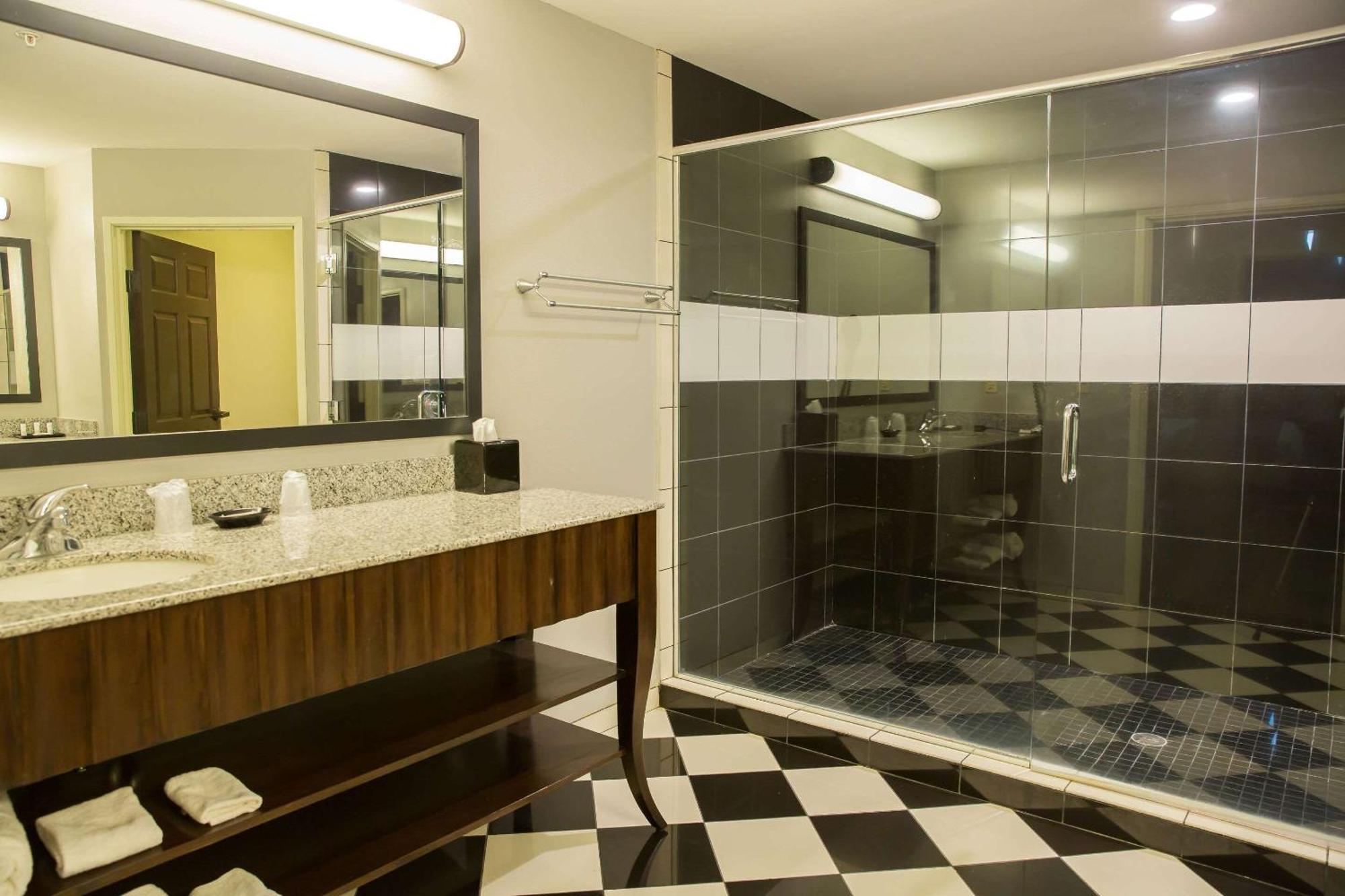 Evangeline Downs Hotel, Ascend Collection Hotel