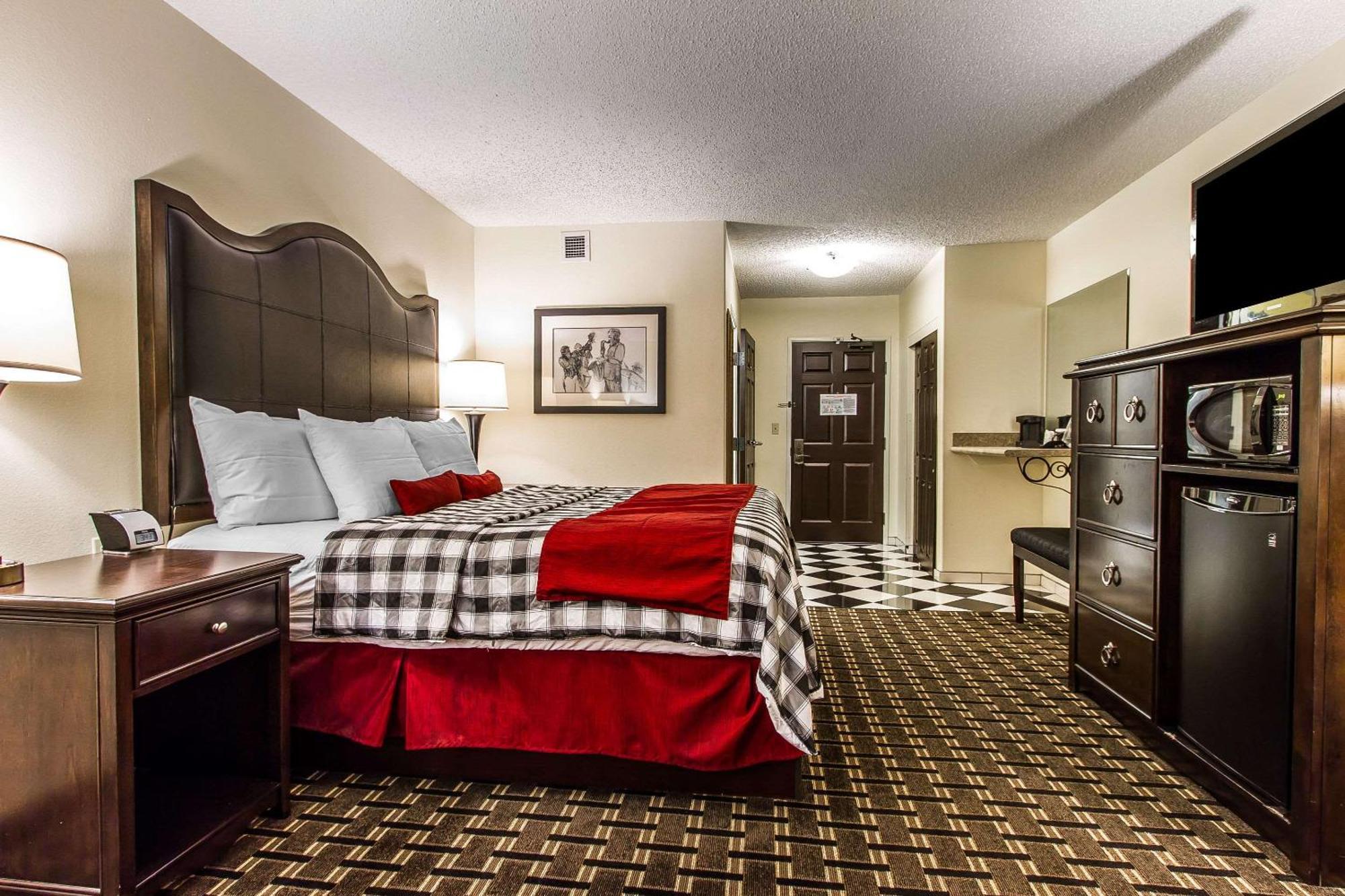 Evangeline Downs Hotel, Ascend Collection